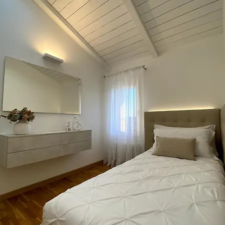 Grenier Blanc2 Elegante Mansarda 3 5 Ospiti