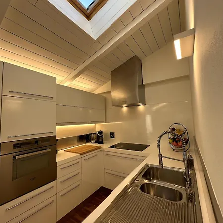 Apartment Grenier Blanc2 Elegante Mansarda