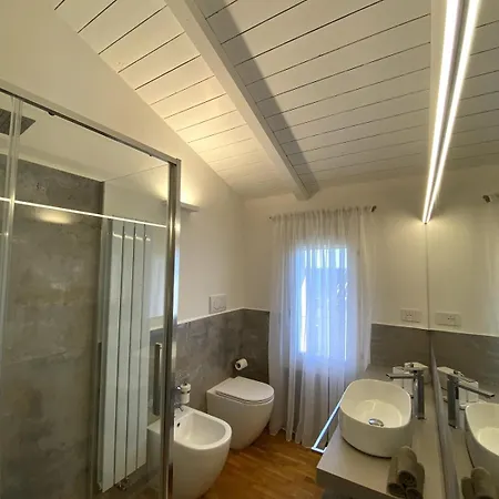 Grenier Blanc2 Elegante Mansarda *