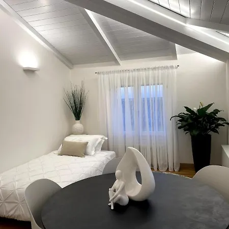 Grenier Blanc2 Elegante Mansarda 3 5 Ospiti
