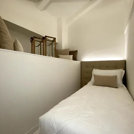 Grenier Blanc2 Elegante Mansarda 3 5 Ospiti Apartament