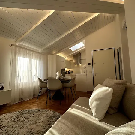 Grenier Blanc2 Elegante Mansarda 3 5 Ospiti Apartament *