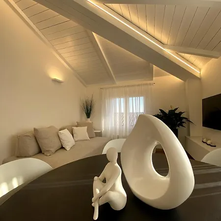 Grenier Blanc2 Elegante Mansarda 3 5 Ospiti San Vicenzo di Galliera
