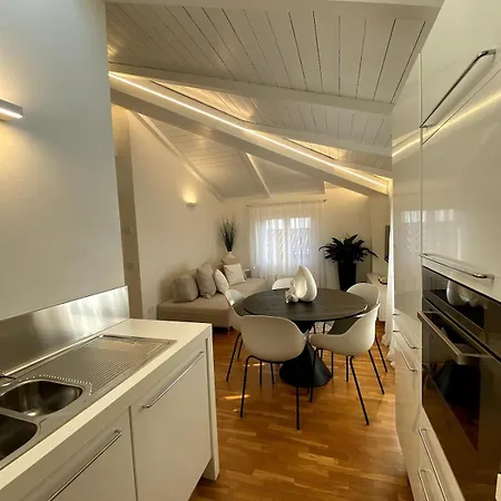 Grenier Blanc2 Elegante Mansarda 3 5 Ospiti Apartament *