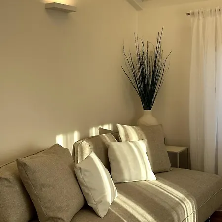 Grenier Blanc2 Elegante Mansarda 3 5 Ospiti