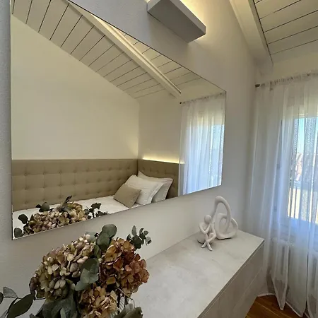 Grenier Blanc2 Elegante Mansarda Apartment San Vicenzo di Galliera