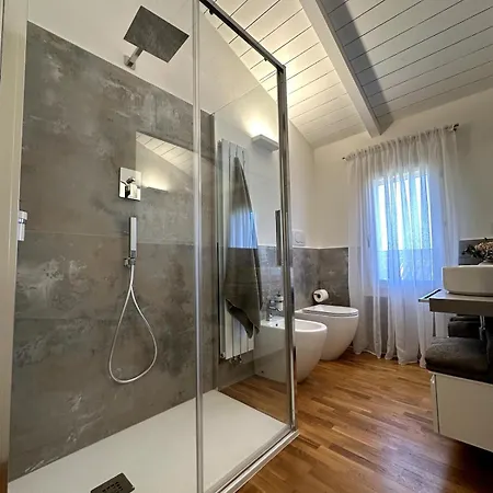 Apartment Grenier Blanc2 Elegante Mansarda San Vicenzo di Galliera
