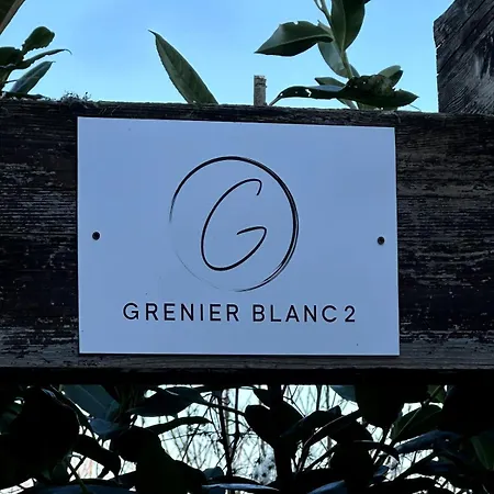 Grenier Blanc2 Elegante Mansarda San Vicenzo di Galliera