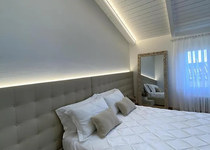 Grenier Blanc2 Elegante Mansarda * San Vicenzo di Galliera