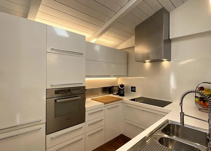 Grenier Blanc2 Elegante Mansarda * San Vicenzo di Galliera