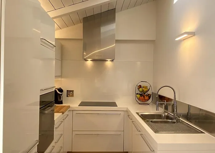 Grenier Blanc2 Elegante Mansarda San Vicenzo di Galliera