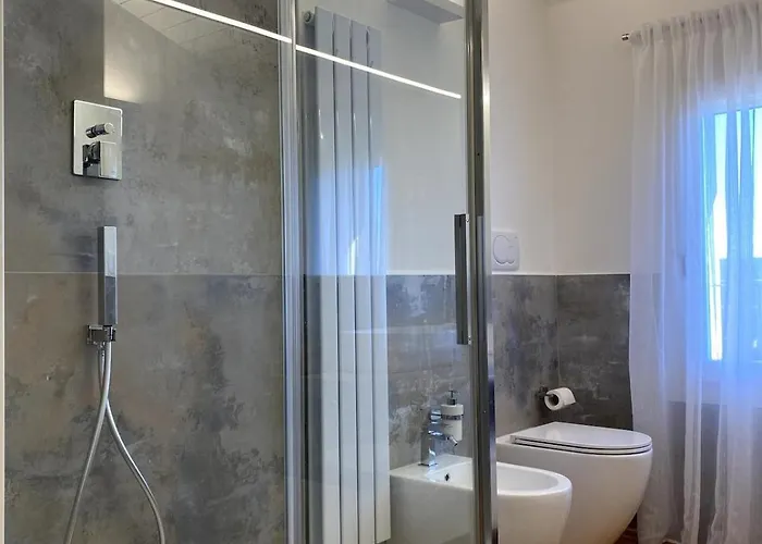 Grenier Blanc2 Elegante Mansarda * San Vicenzo di Galliera