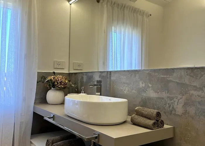 Grenier Blanc2 Elegante Mansarda * San Vicenzo di Galliera