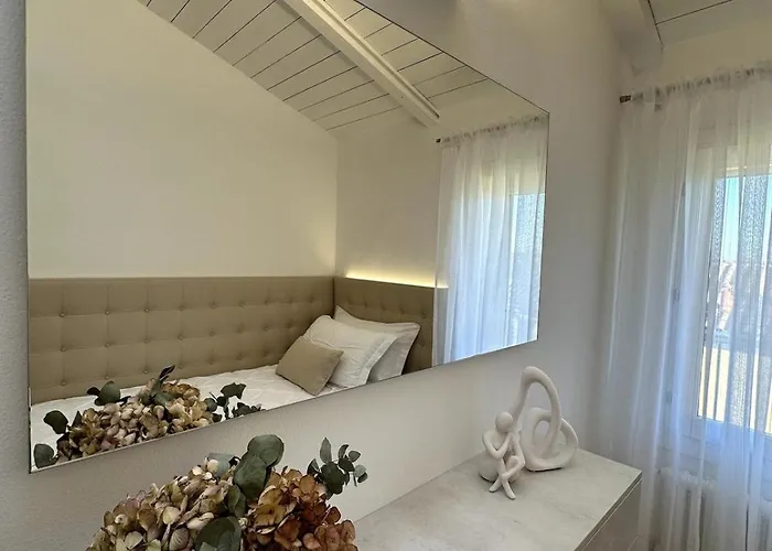Grenier Blanc2 Elegante Mansarda 3 5 Ospiti アパート San Vicenzo di Galliera