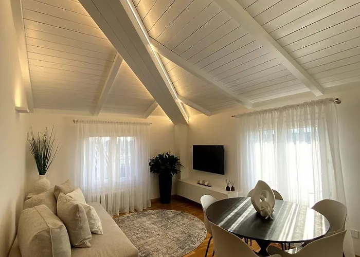 Grenier Blanc2 Elegante Mansarda *