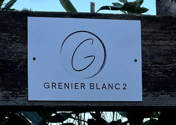 Grenier Blanc2 Elegante Mansarda San Vicenzo di Galliera